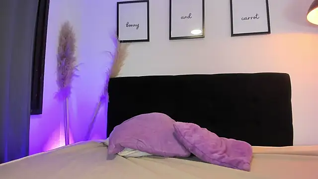 Bonny_and_carrot live webcam show