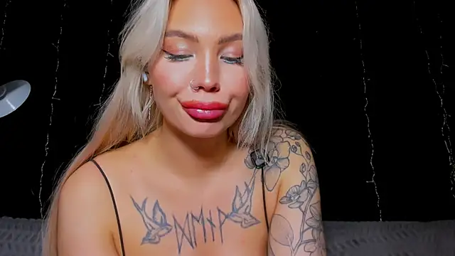 eva_re (F young) - Fingering wet pussy close up🥵