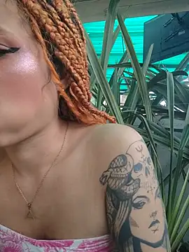 cataleya_16 (F young) - Off bra in bar public🔥🥵