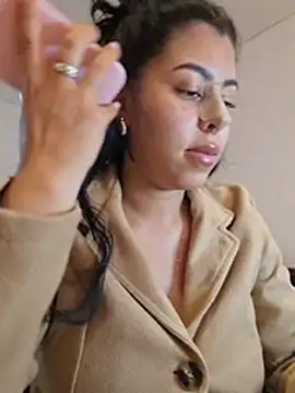 Luianna live webcam show