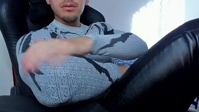tommy_bred - Tommy_Bred's free webcam - UK Sex Cams