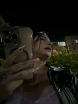 LilacNoir live cam on StripChat