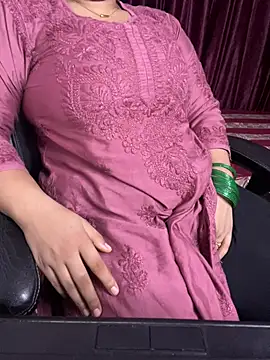 DarlingRuby live cam on StripChat