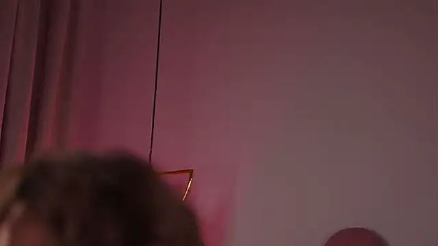 ElsaYoung live cam