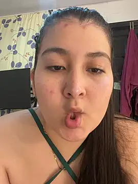 evelyn_1702 live webcam show