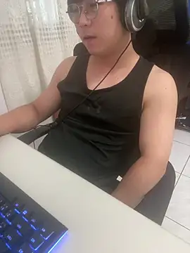tw_boy520 (M young) - 內褲脫一半打屁屁5下