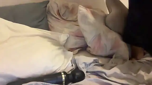nanaisbackk live webcam show