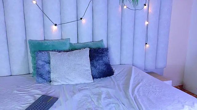 AhslyEvans__ webcam