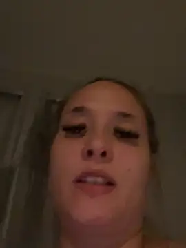 Poppylooloo live webcam show