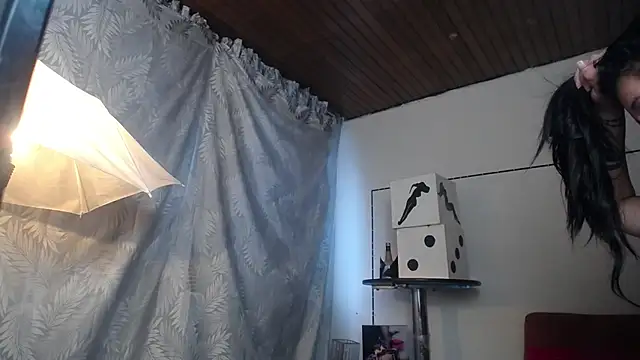 Lucia_evans22 webcam