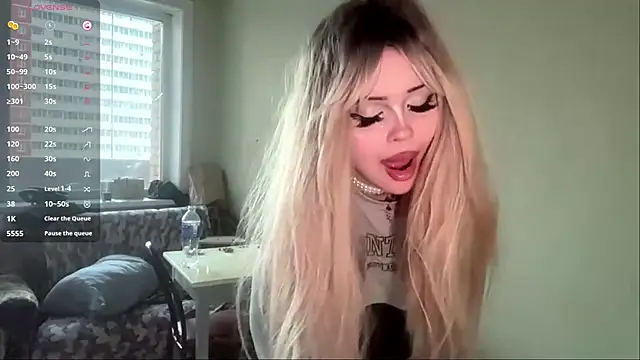 moonluv33 live webcam show