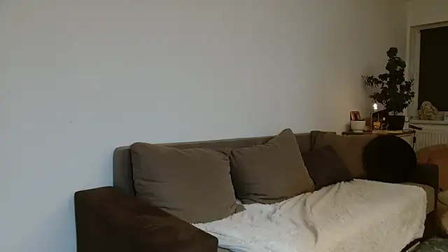 lynaDivine live webcam show