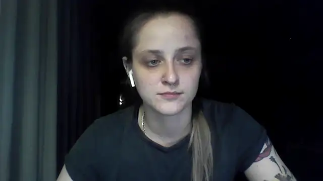 LeaWetGirl webcam