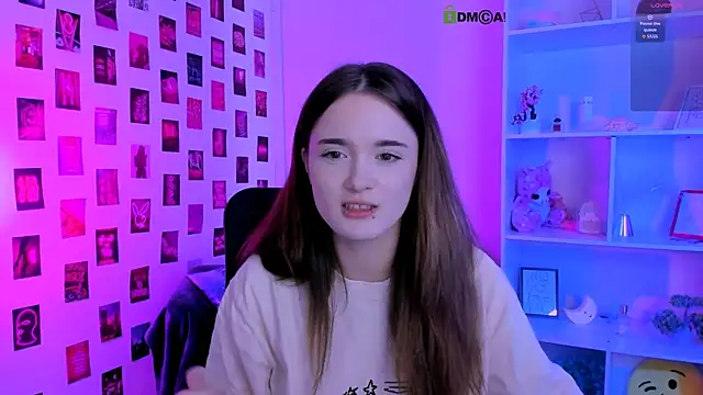 liana_kisses (F teen) - show ass