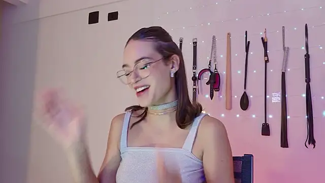 nina_kink (F teen) - 20 spanks in ass with wooden stick