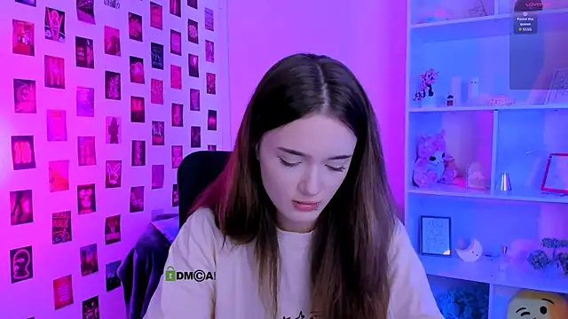 liana_kisses (F teen) - show ass