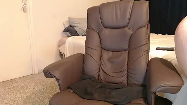 devil_modest live webcam show