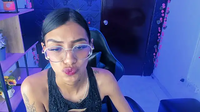 KarlaSlutSkinny__ webcam