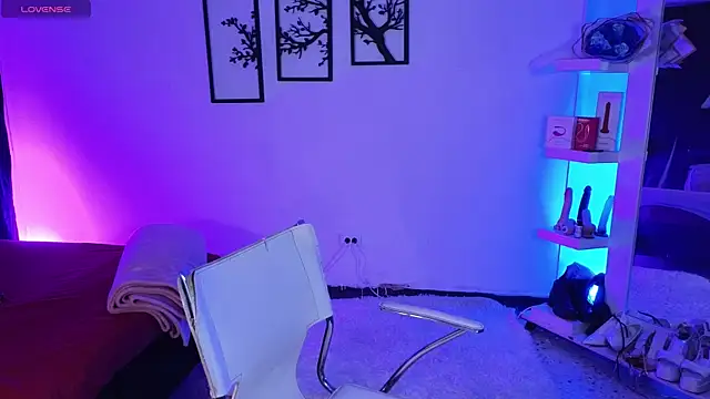 NahiaraEvans_ live cam on StripChat