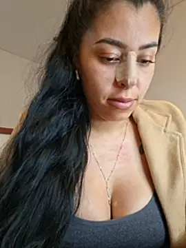 Luianna live webcam show