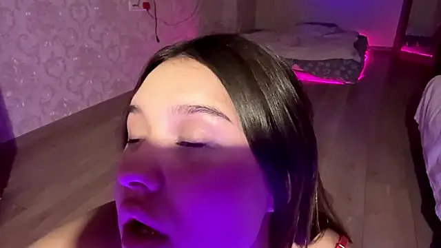 הופעת סקס קאם בשידור חי של Arialork