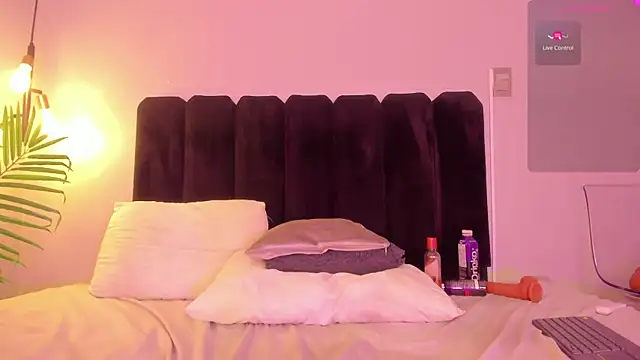 peytonrouse1 - PeytonRouse1's free webcam - UK Sex Cams