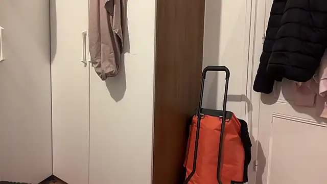nanaisbackk live cam