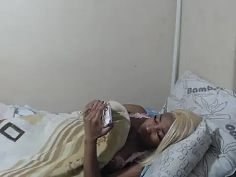 _PetiteHun webcam