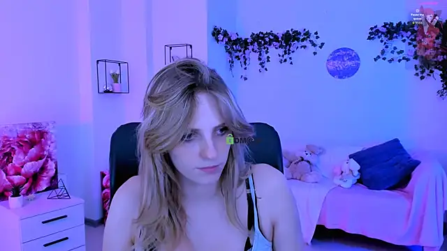 gloria_bubble (Ask my age) - show boobs 2 girl
