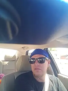 yourMasterisBored live cam on StripChat