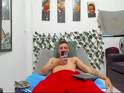 Latins_Boss webcam