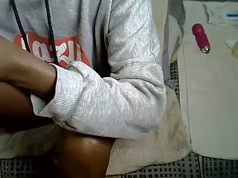 Pearl_petite webcam