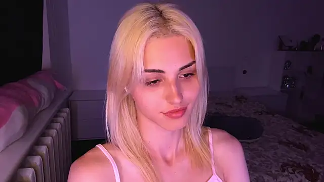 neweva_ live cam on StripChat