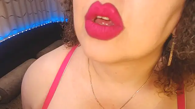 BustyKatty webcam