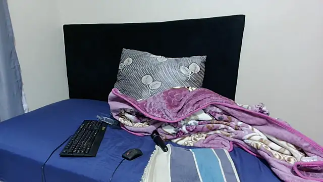 SweetTitties21 webcam
