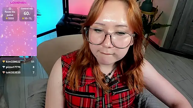Daisy_Daylark live cam on StripChat