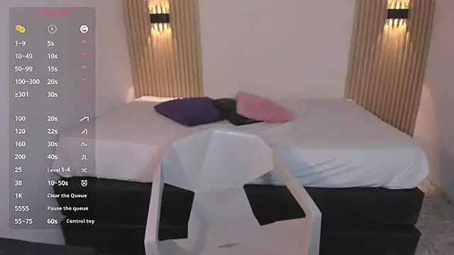 MilaHeat1 live cam on StripChat