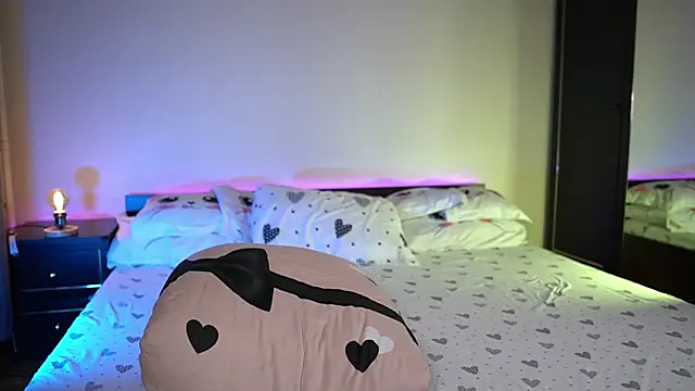TiffanyPierce live cam on StripChat
