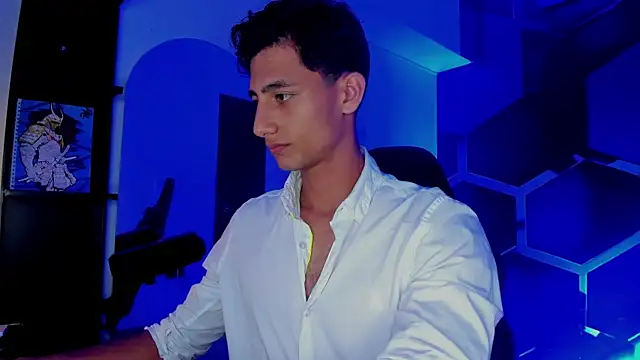 MaxiimoRomano_ live cam on StripChat