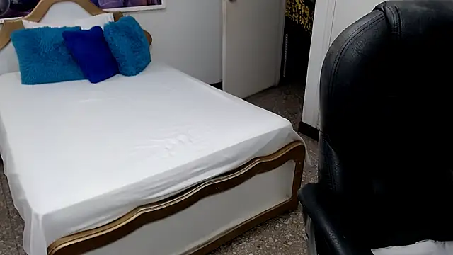 emiliaa_hot webcam