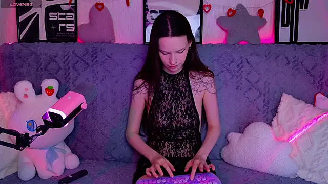 KittiMissi live cam on StripChat