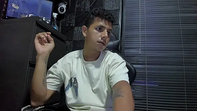 boy_bigcock24cm live cam