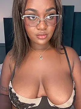 Noa_Adams webcam