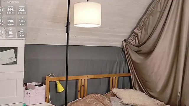 Lunavira live webcam show