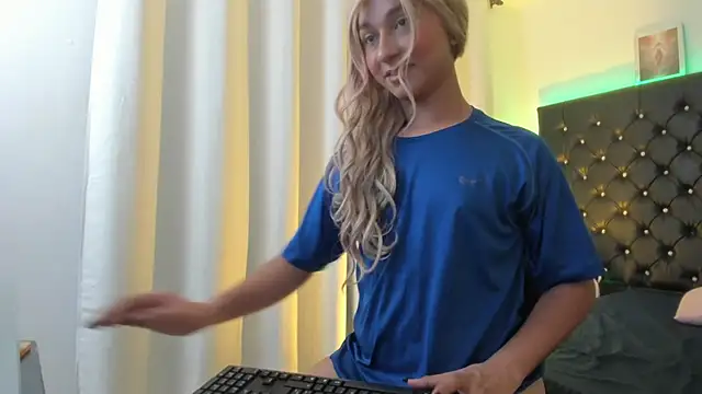 bellaroge (T teen) - 1 finger in my ass🥵
