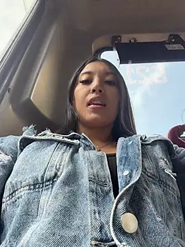 sara_fun (F young) - Shh in bus public make me crazy , cum