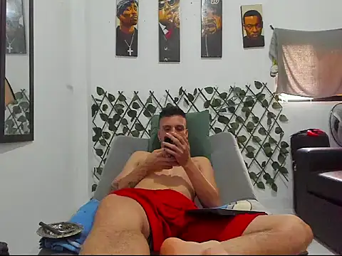 Latins_Boss live cam on StripChat