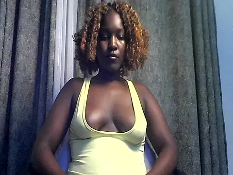 MoonlighMaya webcam