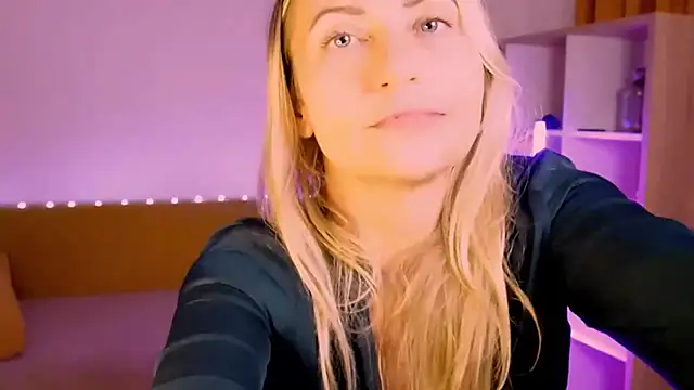 ZoeGrant live webcam show