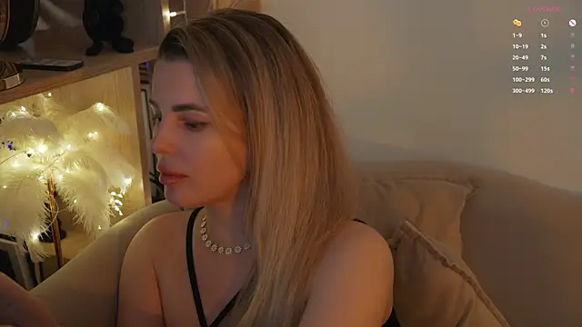 Lady--M live cam on StripChat